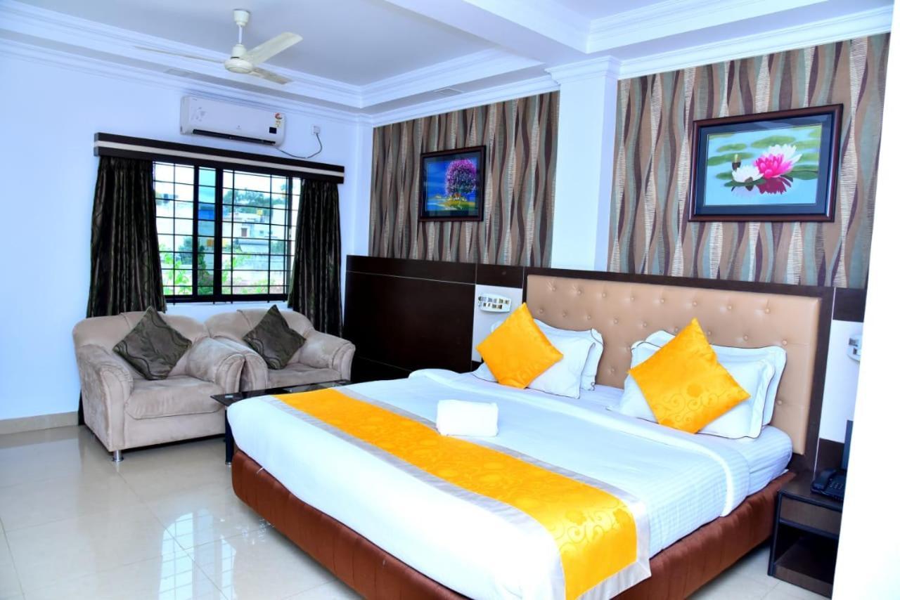 The Grand Krishna Luxury Hotel Chikmagalūr Zewnętrze zdjęcie